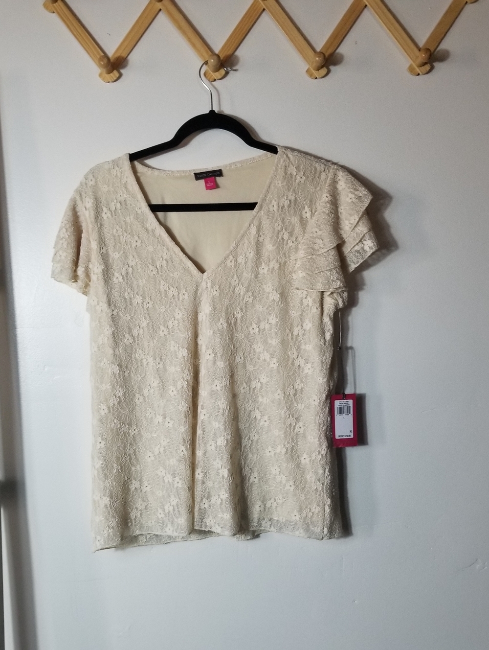 NWT VINCE CAMUTO WOMEN'S LACE FLUTTER SLEEVE V-NECK BLOUSE SIZE LARGE